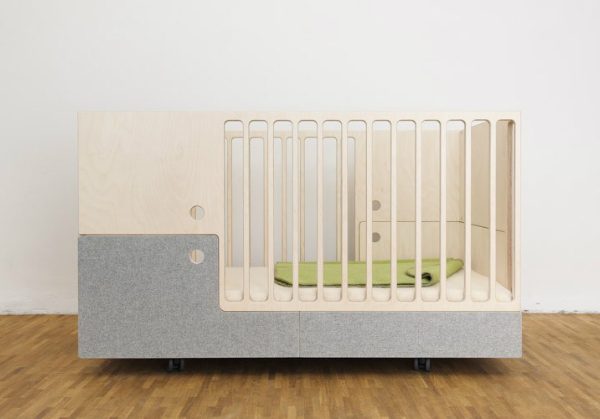 OTTO in the MOON: a Crib, a Toddler Bed and a Ottoman All in One ➤ Discover the season's newest designs and inspirations for your kids. Visit us at kidsbedroomideas.eu #KidsBedroomIdeas #KidsBedrooms #KidsBedroomDesigns @KidsBedroomBlog