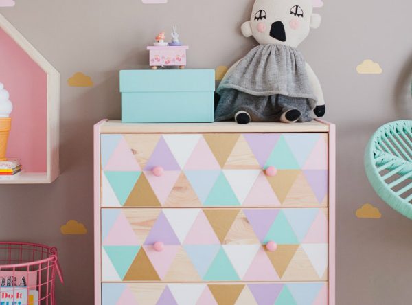 Kids Bedroom Furniture: Adorable Chest Of Drawers for Girls Room ➤ Discover the season's newest designs and inspirations for your kids. Visit us at www.kidsbedroomideas.eu #KidsBedroomIdeas #KidsBedrooms #KidsBedroomDesigns @KidsBedroomBlog