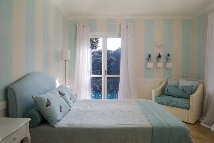 Blue is a really relaxing and calming color, perfect for a relaxing space, like this adorable neutral-gender kids' bedroom!